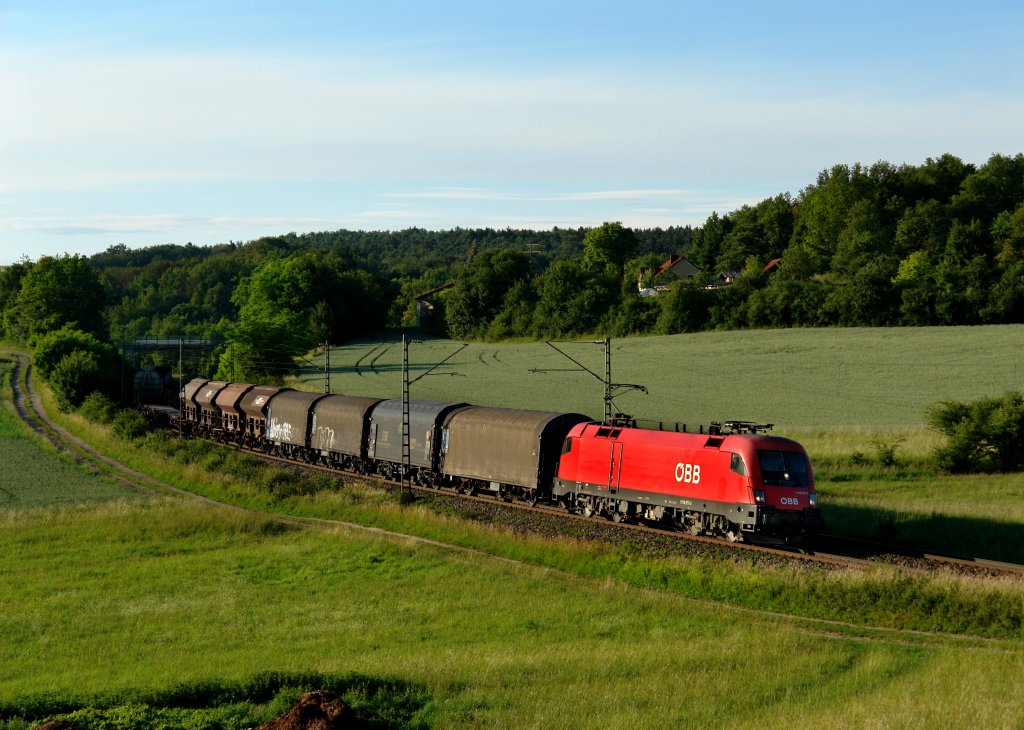 1116 277 mit einem Gterzug am 21.06.2011 bei Edlhausen.