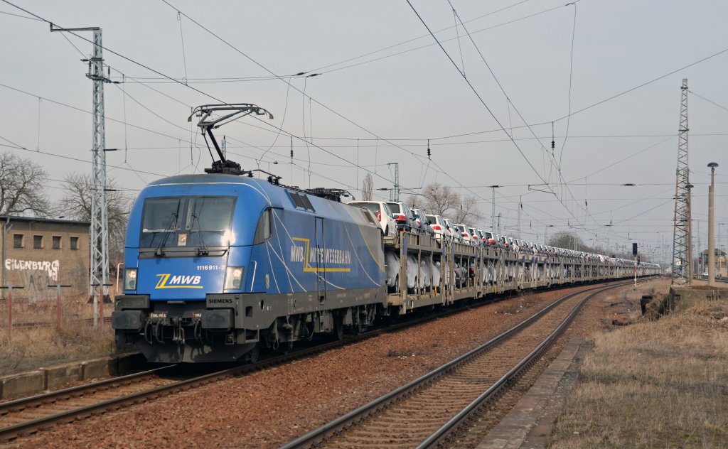1116 911 der mwb fuhr am 08.04.13 mit einem BLG-Autozug durch Eilenburg Richtung Halle/Leipzig. 