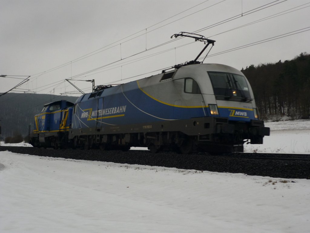 1116 912 & mit Anhngsel beide Lokomotiven der MWB, zwischen Gemnden (Main) und Karlstadt (Main), am 03.02.2010