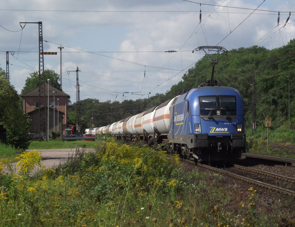 1116 912-5 der MWB erreicht am 30. August 2011 mit einem Gaskesselzug den Bahnhof Laufach auf Gleis 1.