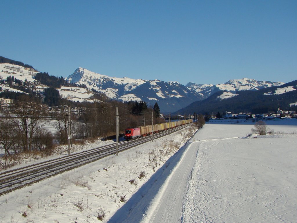 1116 Taurus bei Kirchberg in Tirol mit Pelletszug nach Jenbach.20.01.2010