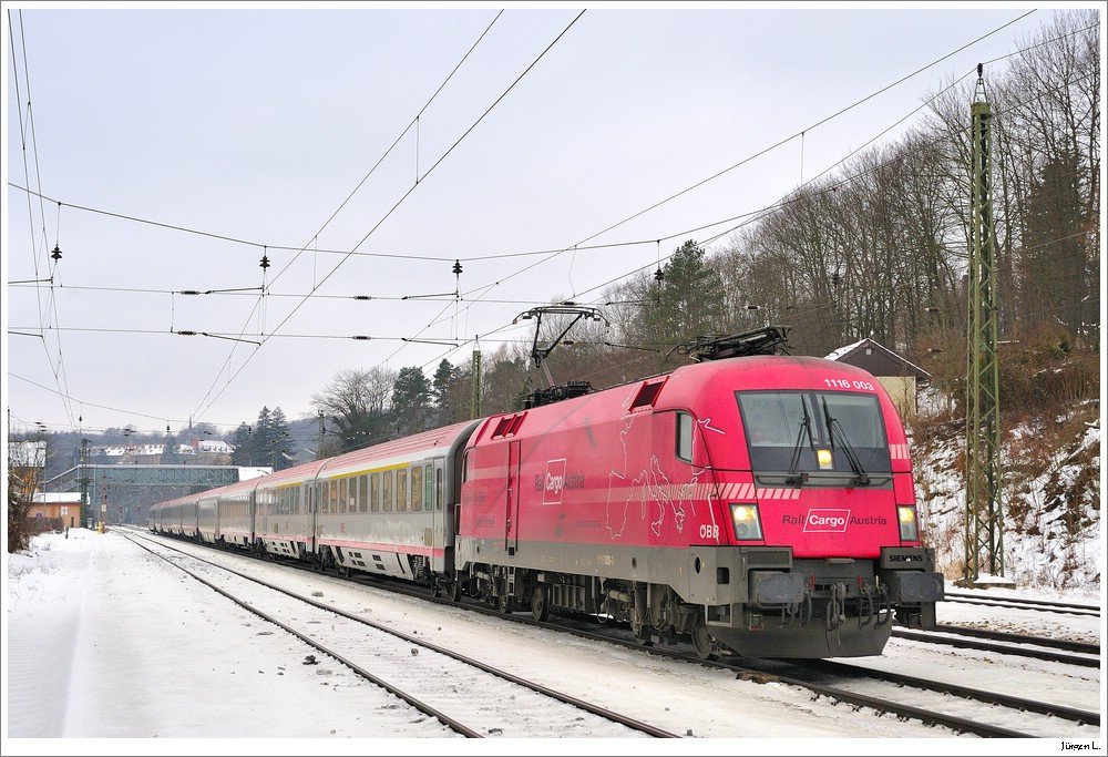 1116.003 (RailCargoAustria) mit dem OIC 541. Tullnerbach-Pressbaum, 17.1.2010.