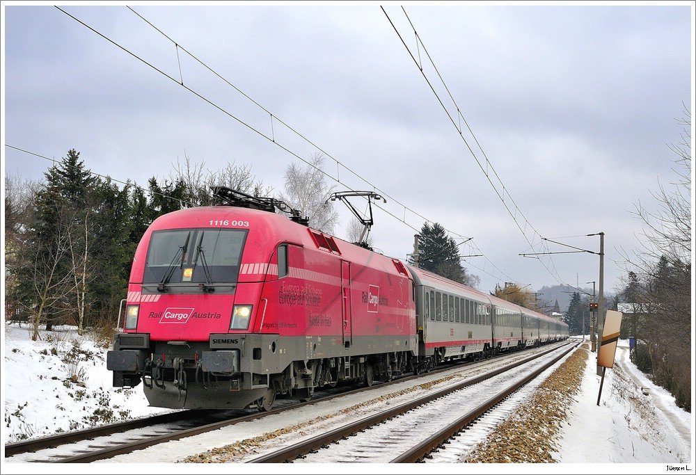 1116.003 (RailCargoAustria) mit dem OIC 548. Pressbaum, 17.1.2010.