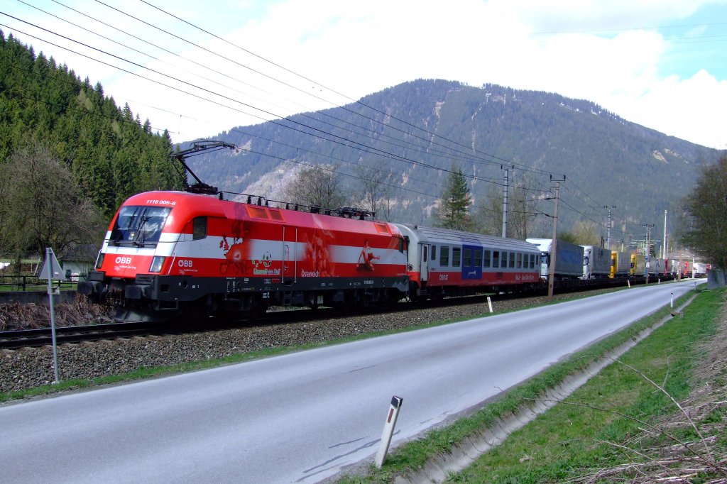 1116.005 mit der Rola 41407bei der Ausfahrt in Selzthal 17.04.08 