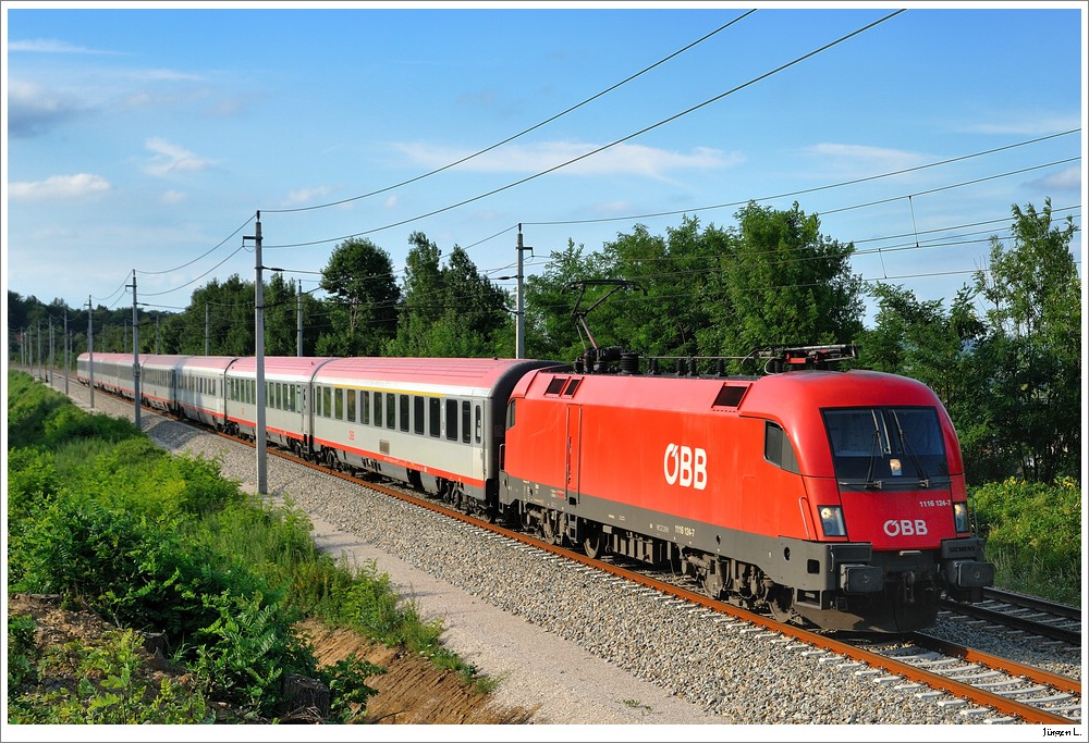 1116.124 mit dem OIC645 kurz vor Bheimkirchen; 14.8.2010.