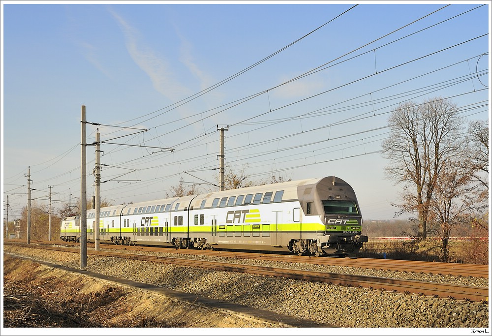 1116.141 mit dem 11:08h-Zug Richtung Flughafen; Nahe Klein Schwechat, 29.11.2009.