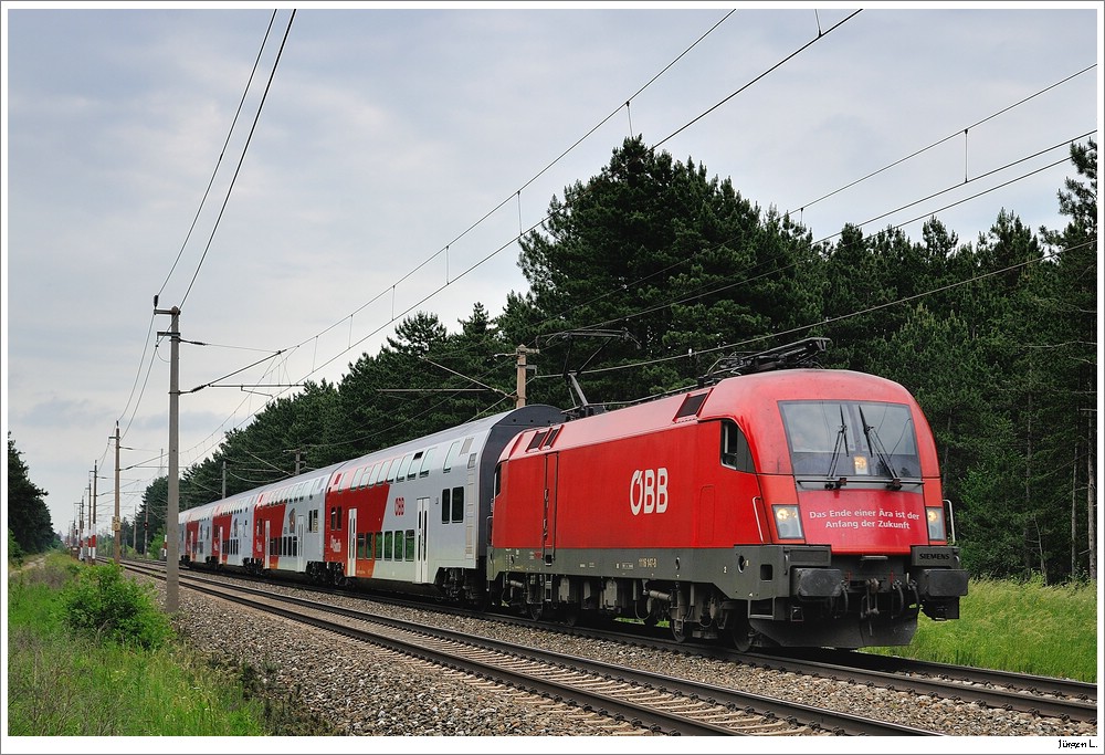 1116.147 (Wb-Abschiedslok) mit dem R2317 auf der Neunkirchner Allee, 13.6.2010.