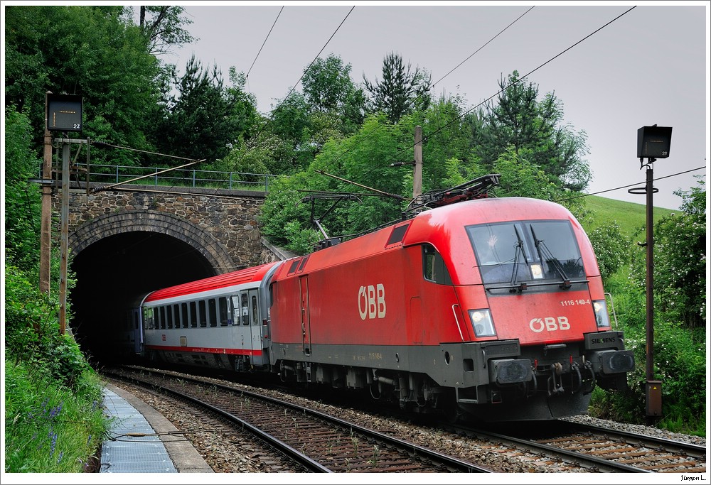 1116.149 mit dem EC103 beim Eichbergtunnel am Semmering; Grsse zurck an den Tfzf *gg*; 13.6.2010
