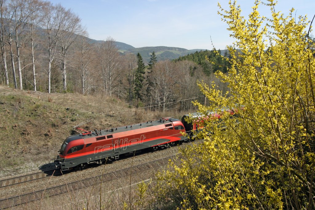 1116.200 in der Railjet-Versuchslakierung im Frhling bei Eichberg am 18.4.13