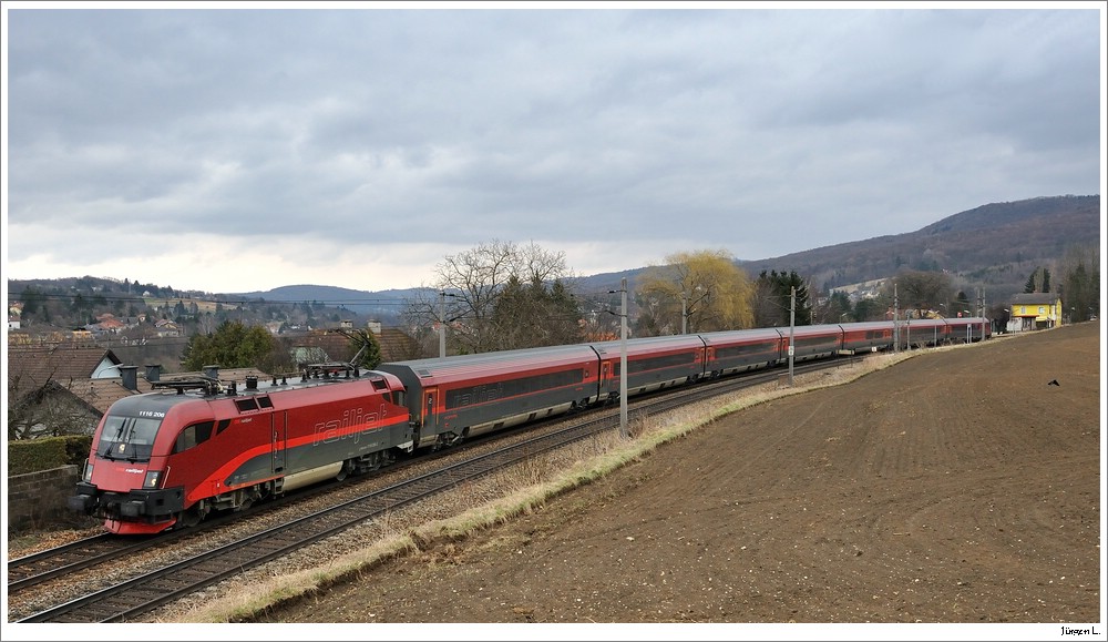 1116.206 mit dem RJ62; Hofstatt, 19.3.2011