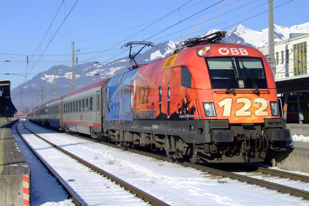 1116.250 mit dem Ec 163 Transalpin Zrich - Wien Westbf in Bludenz und wartet auf die Schiebelok die bis Landeck mitfhrt. Bludenz am 11.1.2009