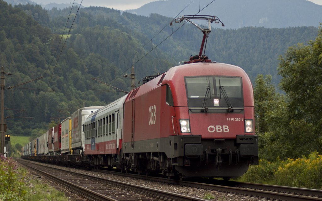 1116.280 mit der von Spielfeld kommenden Rollenden Landstrasse 41400(danke Thomas ;), keine 5 Minuten spter hat es schon geregnet. Zwischen Pernegg und Bruck an der Mur aufgenommen, 10.8