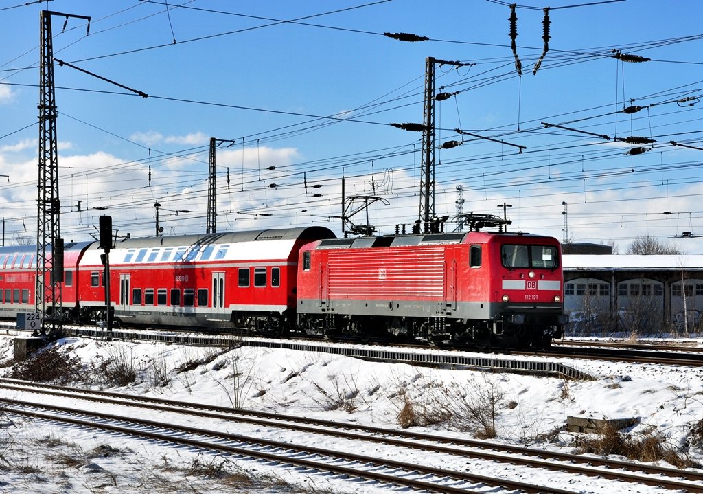 112 101 kommt mit ihrer RE aus Richtung Greifswald nach Stralsund am 06.03.2010