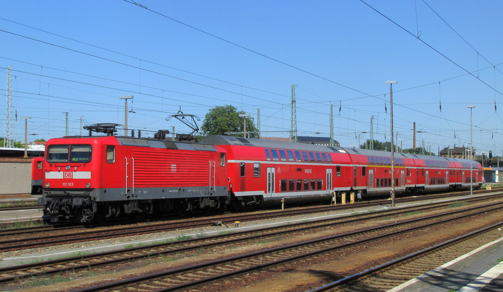 112 103 fuhr am 29.06.2011 aus dem Cottbuser Hbf raus. Es ging mit dem Umleiter-RE2 von Cottbus nach Berlin ber Calau/Nl. 