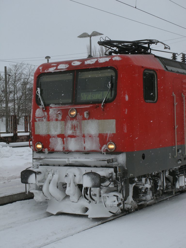 112 103 immer noch mit Winterspuren,am 23.Mrz 2013,in Bergen/Rgen.