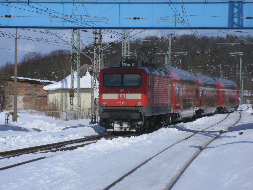 112 103 rangierte,am 24.Mrz 2013,in Bergen/Rgen von Gleis 2 nach Gleis 4 um.