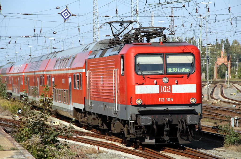 112 105 mit dem RE 18 in Richtung Cottbus am 24.9.2011 gesehen in Falkenberg /  Elster