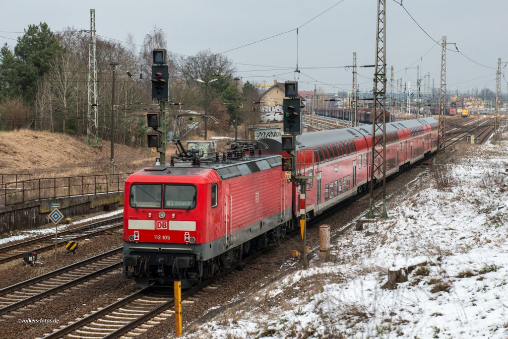112 105 mit der RE3 Richtung Stralsund. Hier im Feb. 2013 in Eberswalde.