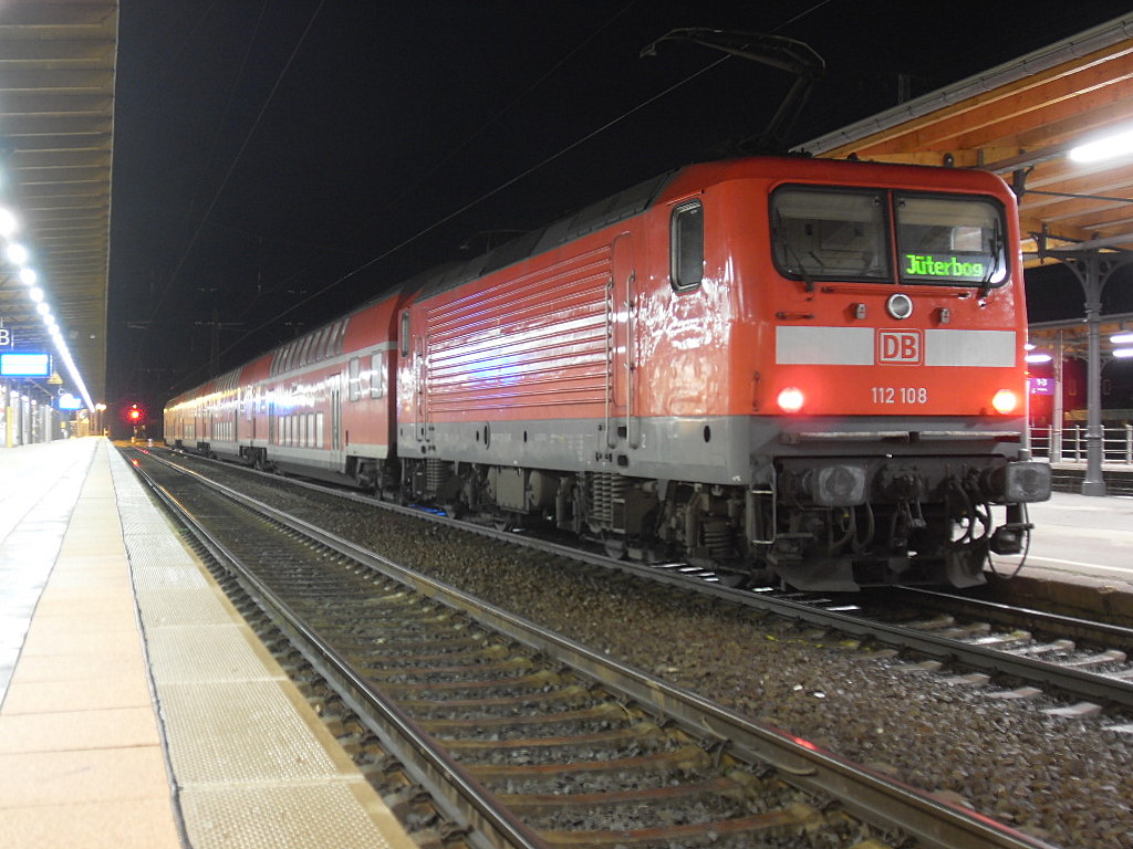 112 108 fuhr am 12.12.2011 mit RE 4 (RE 37321)nach Jterborg (Stendal->Rathenow->Berlin->Jterborg)