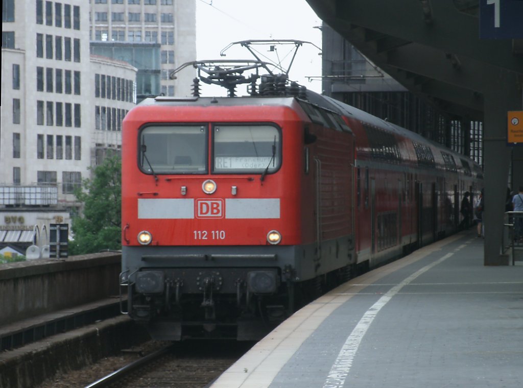 112 110,am 12.Juni 2011,mit einem RE nach Frankfurt/Oder in Berlin Zoolgischer Garten.