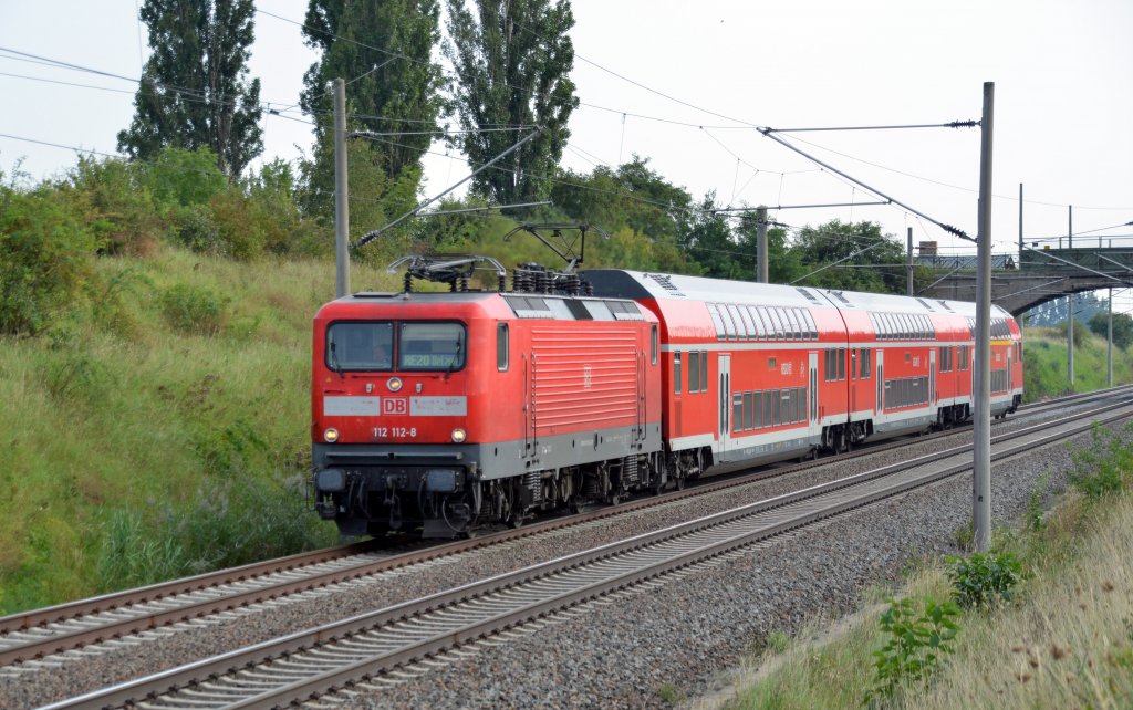 112 112 zog einen RE nach Uelzen am 01.09.11 durch Arensdorf Richtung K�then.