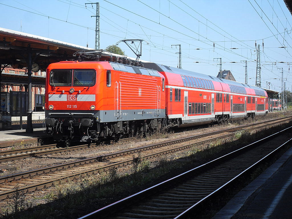 112 115 mit dem RE 20 von Halle(Saale) nach Uelzen am 20.08.2011 in Stendal.