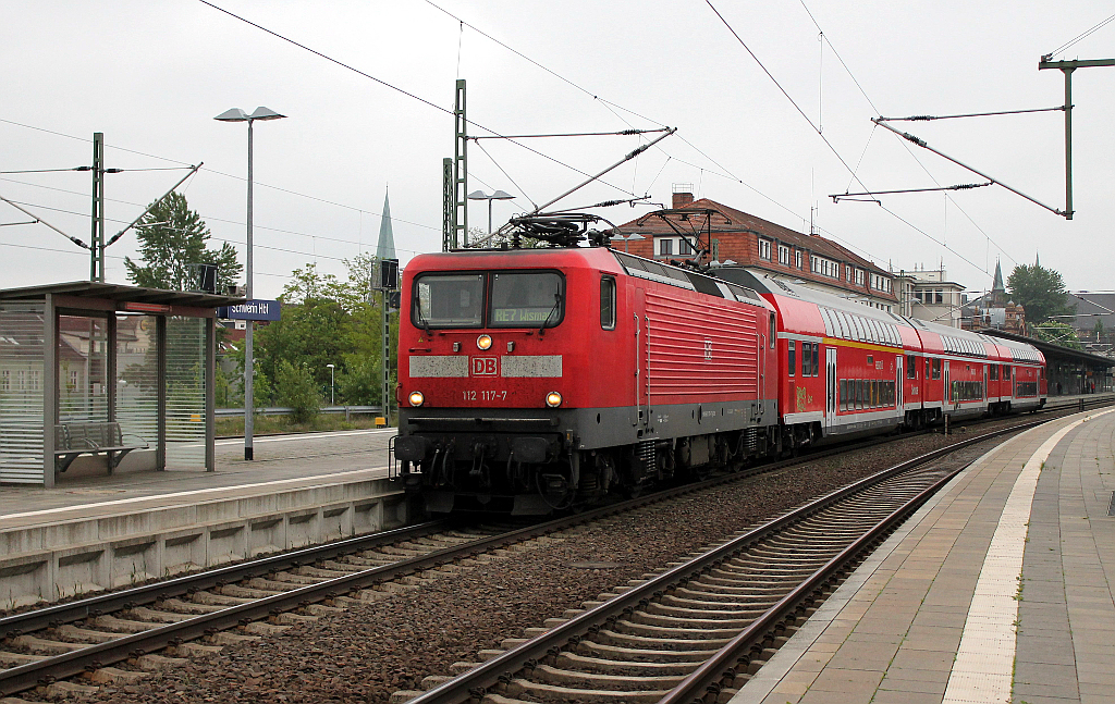 112 117-7 mit RE 7 (RE 4384) von Ludwigslust nach Wismar in Schwerin Hbf am 19.05.2013
