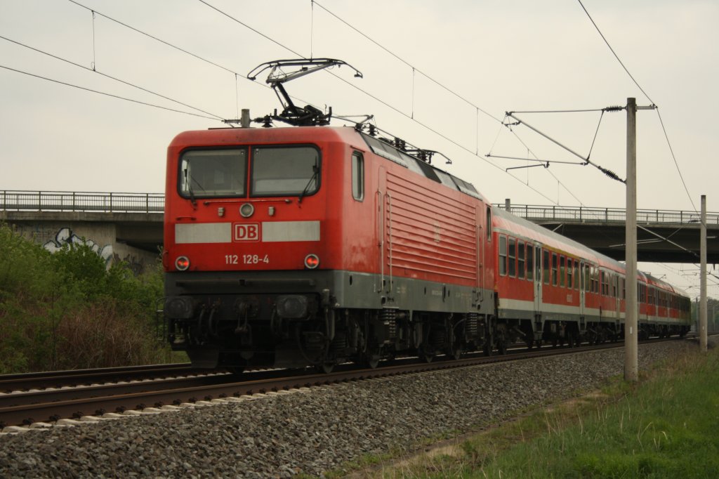 112 128 schob am 08.05.2010 einen RE von Wolfsburg nach Hannover in der Nhe von Immensen Arpke.