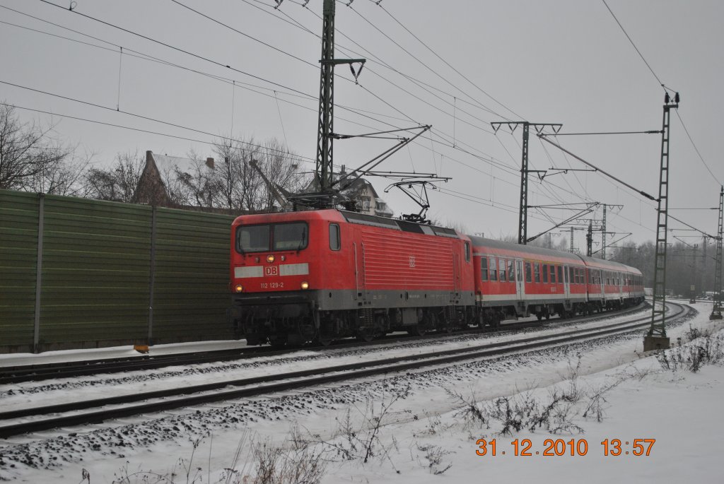 112 129-2, am 31.12.2010 bei der Einfahrt in Lehrte.
