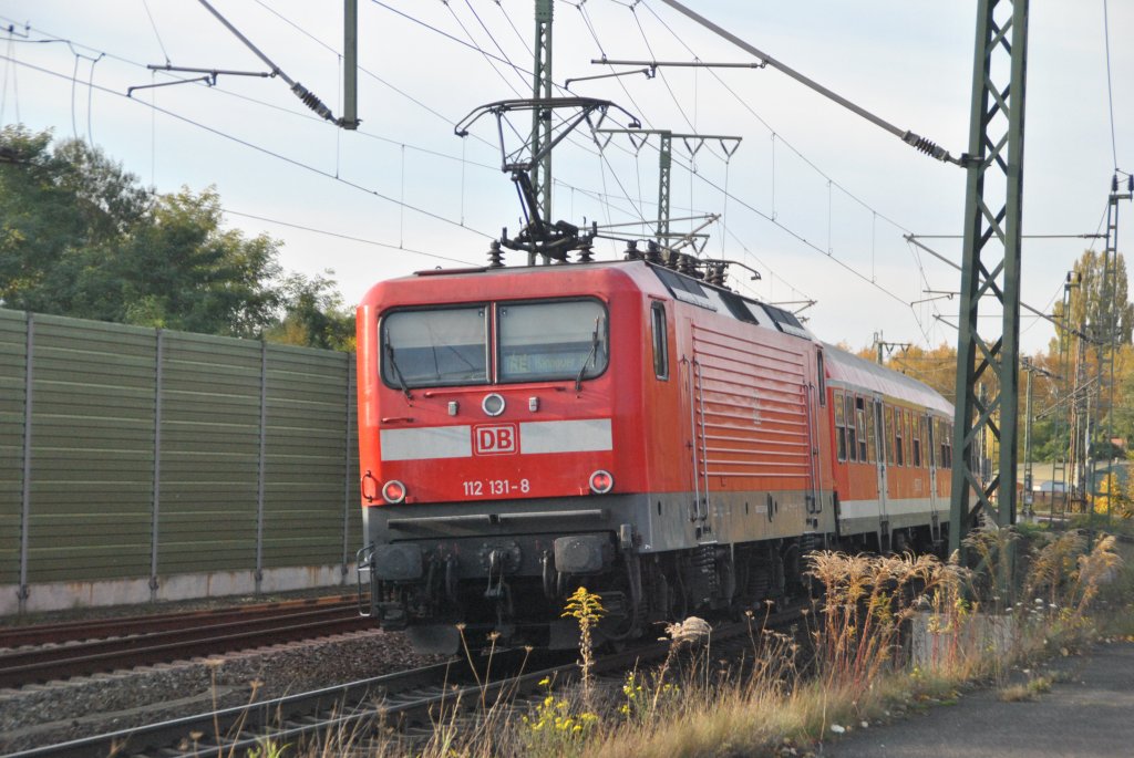 112 131-8, schiebt ihren RE am 29.10.10 von Lehrte nach Hannover.