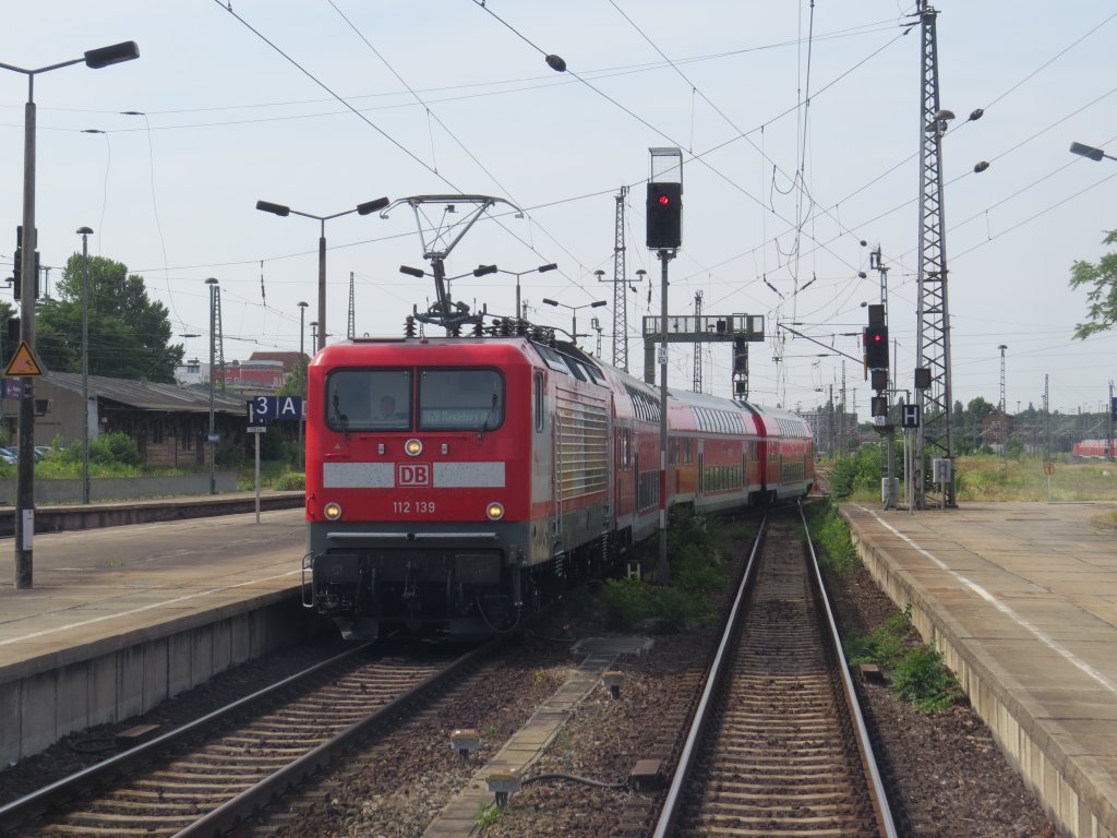 112 139 fhrt mit dem RE von Halle (Saale)am 22.07.2013 in den Magdeburger HBF ein 