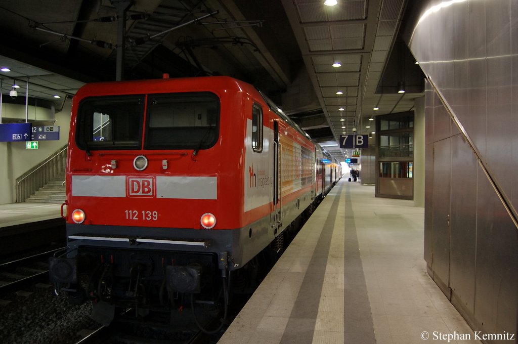 112 139 mit dem IRE 4275 nach Berlin Gesundbrunnen in Berlin S�dkreuz. 13.12.2010