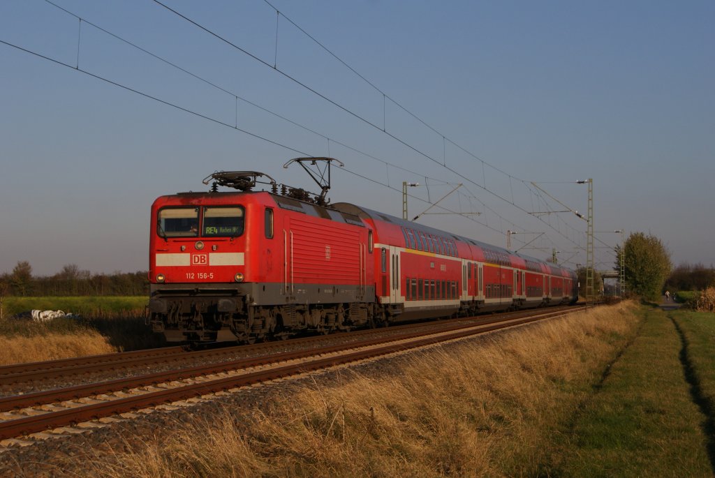 112 156-5 mit dem RE 4 nach Aachen in Kleinenbroich am 24.10.2011
