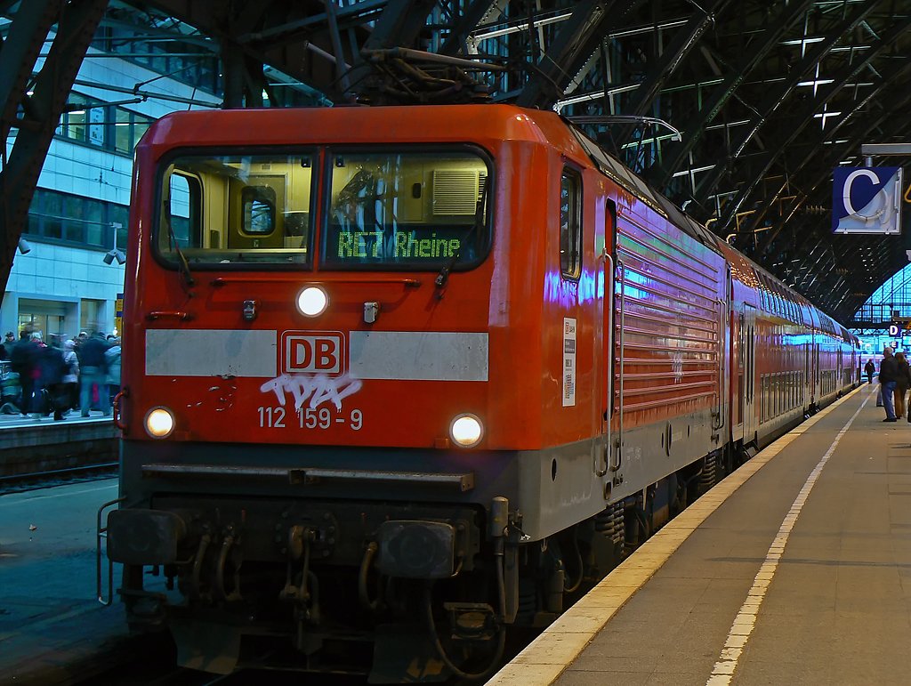 112 159-9 mit dem RE7 nach Rheine in Kln Hbf am 12.12.09

