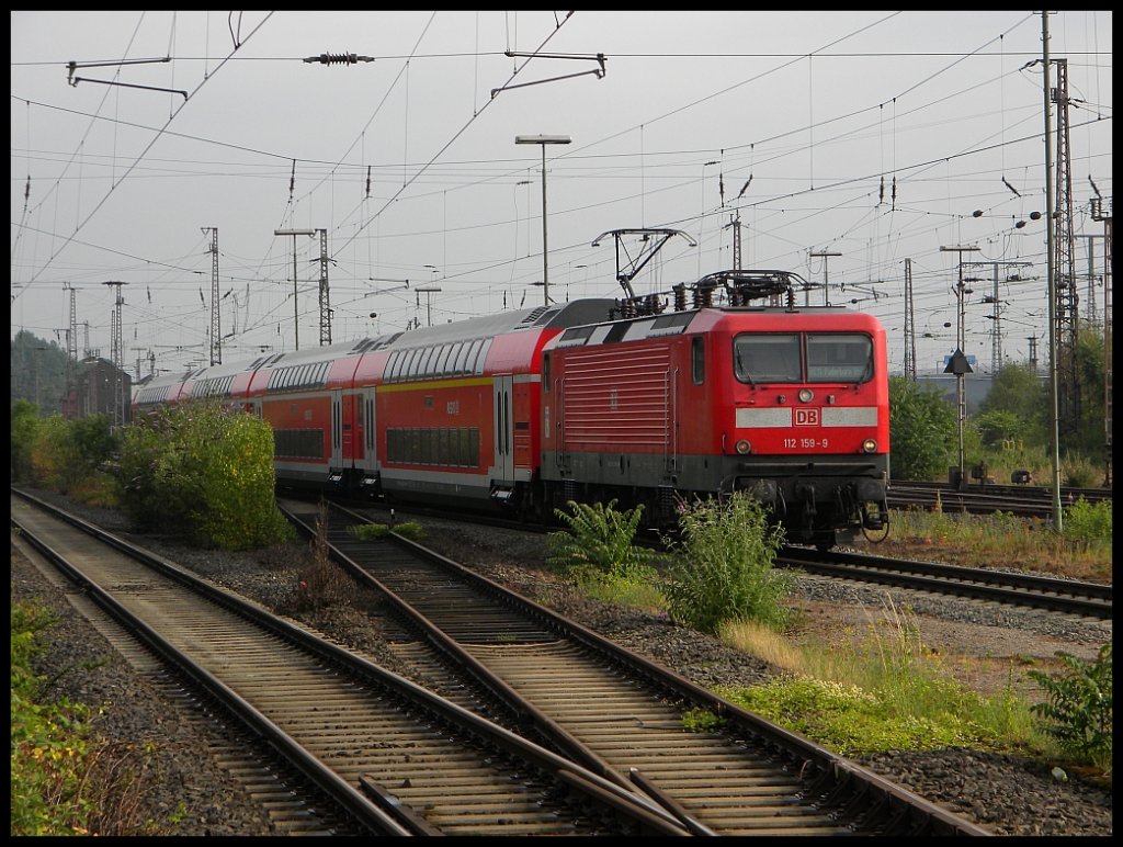 112 159 mit dem RE11 bei der Einfahrt in Duisburg Hbf