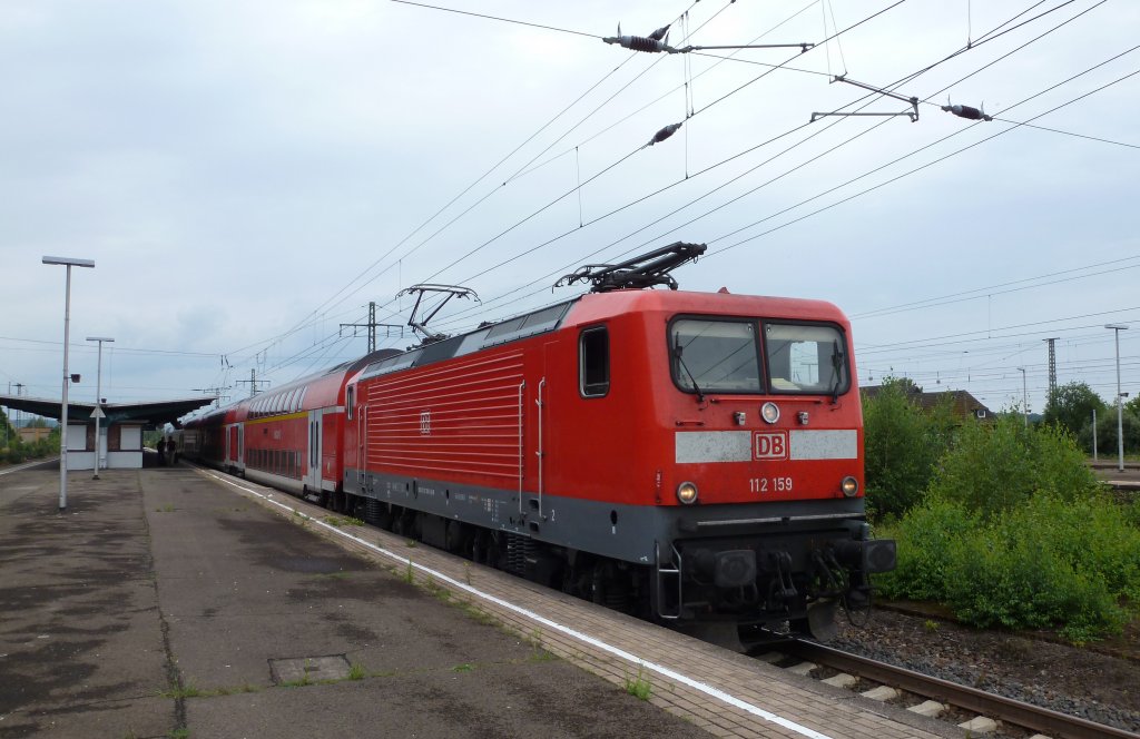 112 159 stand am 05.08.2012 mit einem RE in Lhne(Westfalen).
