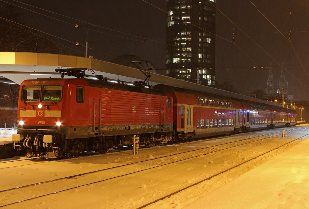 112 160 am RE7 im verschneiten Kln Messe/Deutz am 07.12.2012