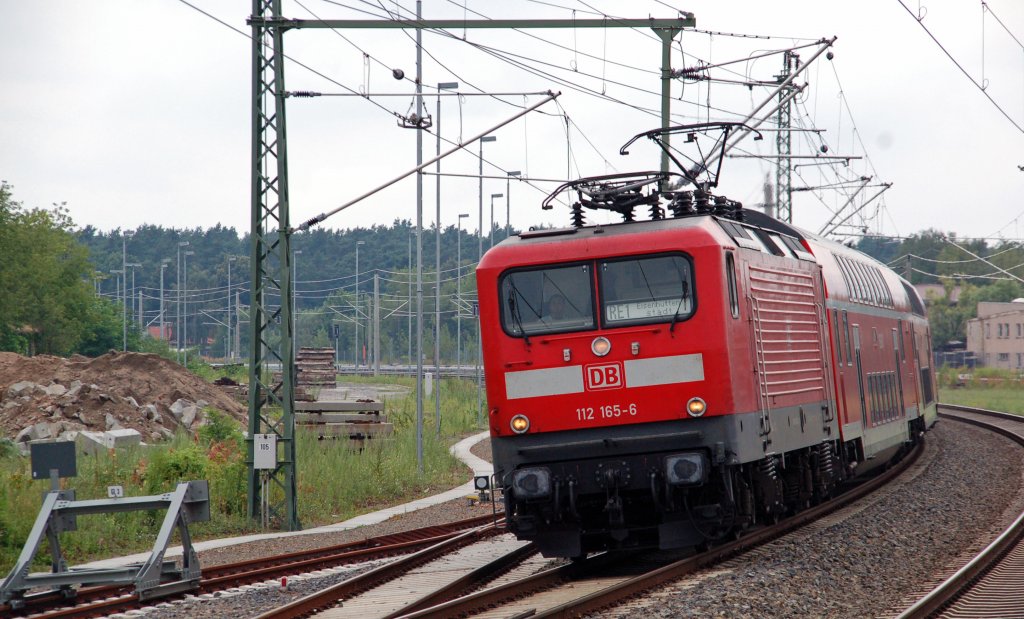 112 165 erreicht mit einem RE nach Eisenhttenstadt am 03.08.10 den Bahnhof Erkner.
