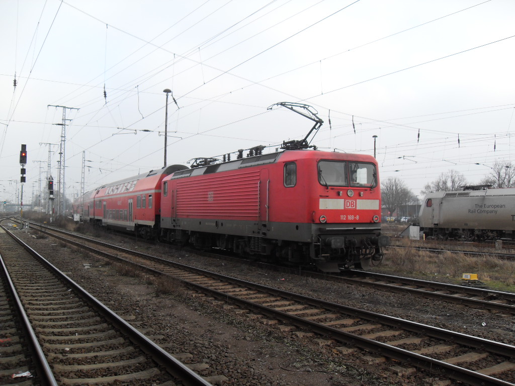 112 169 mit einem Regionalexpress am 01.02.2011 von Uelzen ber Stendal nach Halle/Saale.
Standort:Stendal