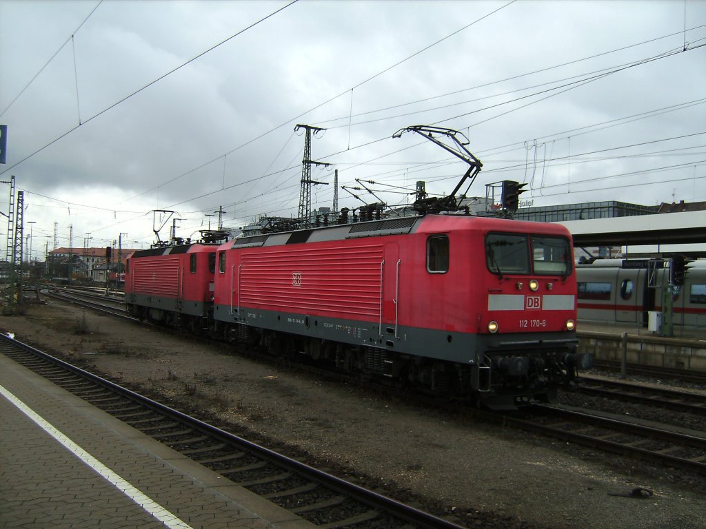 112 170 und 143 824 sind gerade in Nrnberg Hbf eingefahren am 4.12.09.