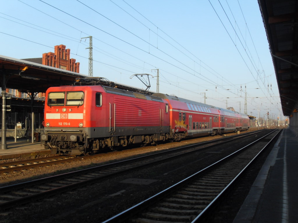 112 170 mit einem Regionalexpress am 02.03.2011 in Stendal.
