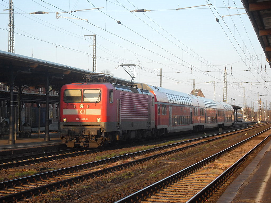 112 170 mit einem Regionalexpress am 20.03.2011 in Stendal.

