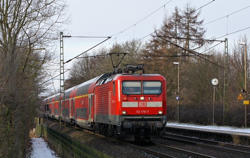 112 179-7 am 2.01.2009 mit einem RE nach Hamburg Hbf in Prisdorf.
