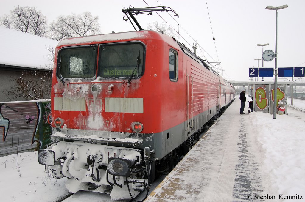 112 184-7 mit der RB21 (RB 18671) nach Potsdam Griebnitzsee in Wustermark. 29.12.2010
