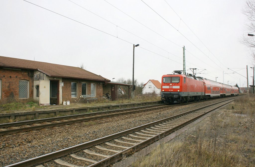 112 186-2 am 13.12.2011 im Bahnhof Guben Nord