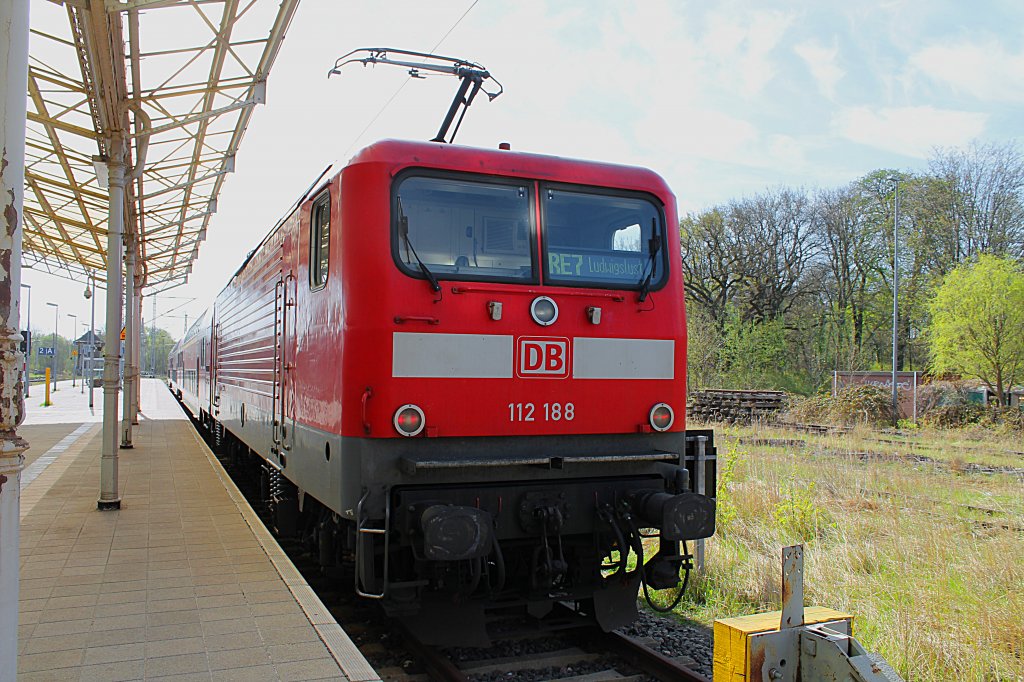 112 188 mit RE 7 (RE 4375) von Wismar nach Ludwigslust in Wismar am 01.05.2013