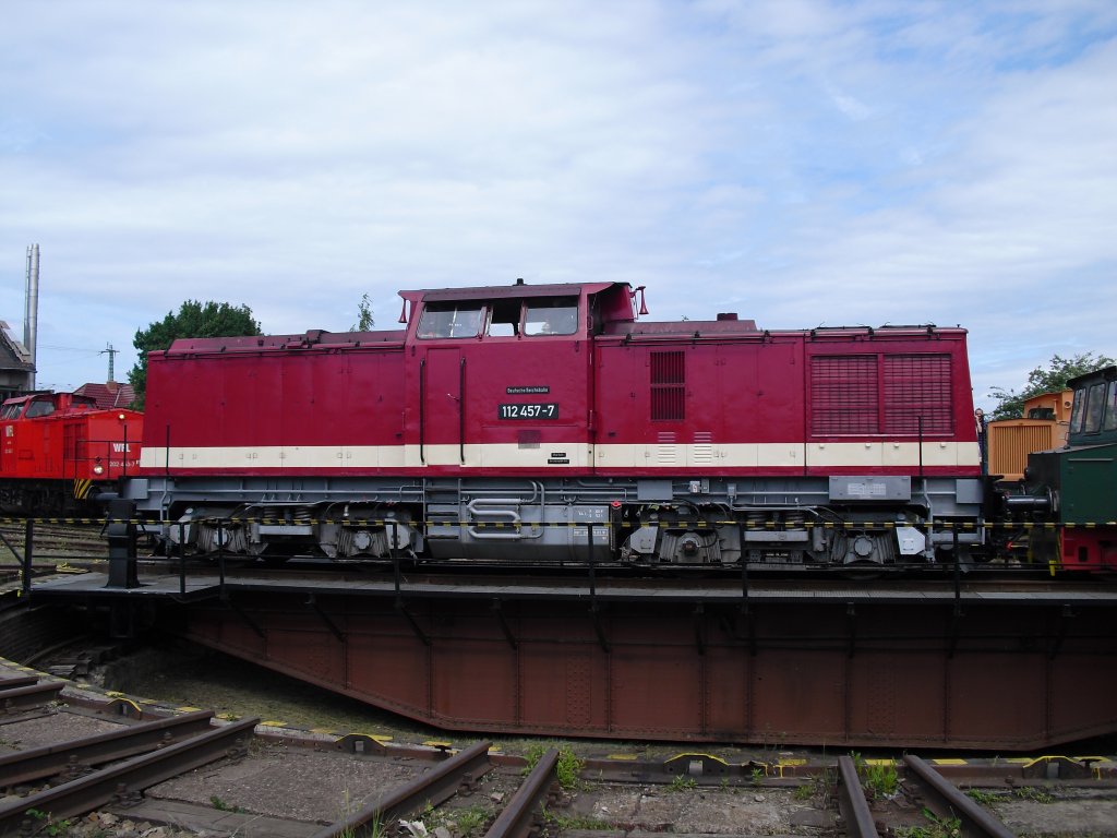 112 457-7 steht zum V100 Treffen in Weimar am 29.05.11 auf der Drehscheibe.