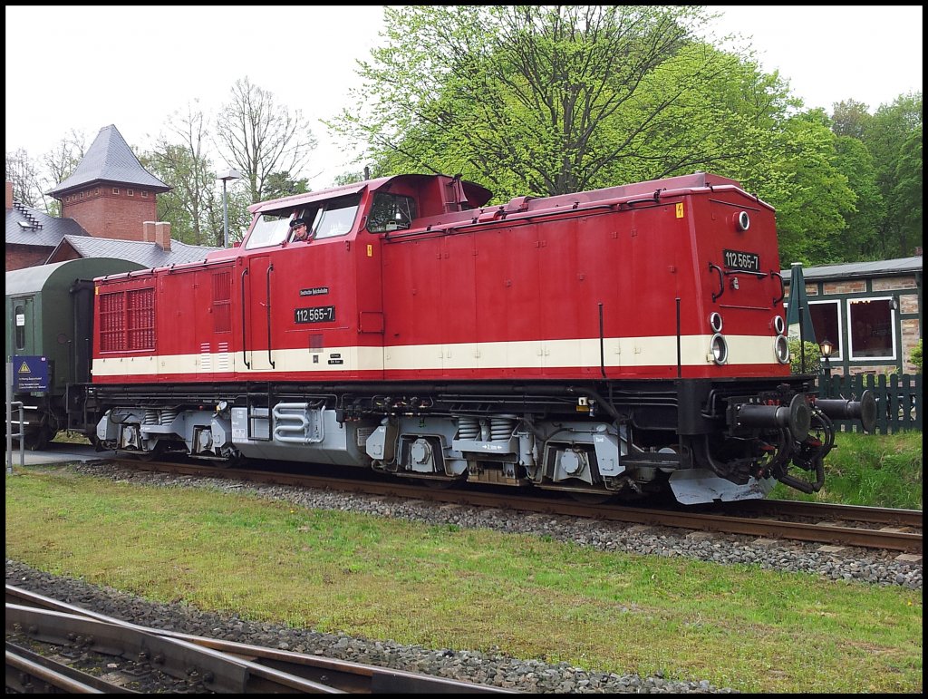 112 565-7 auf dem Bahnhofsfest in Putbus am 11.05.2013 
