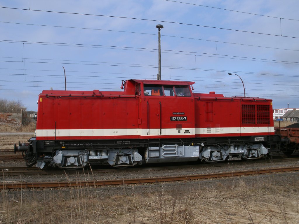 112 565 von der PRESS in der DR typischen Farbgebung am 15.Mrz 2011 in Bergen/Rgen.