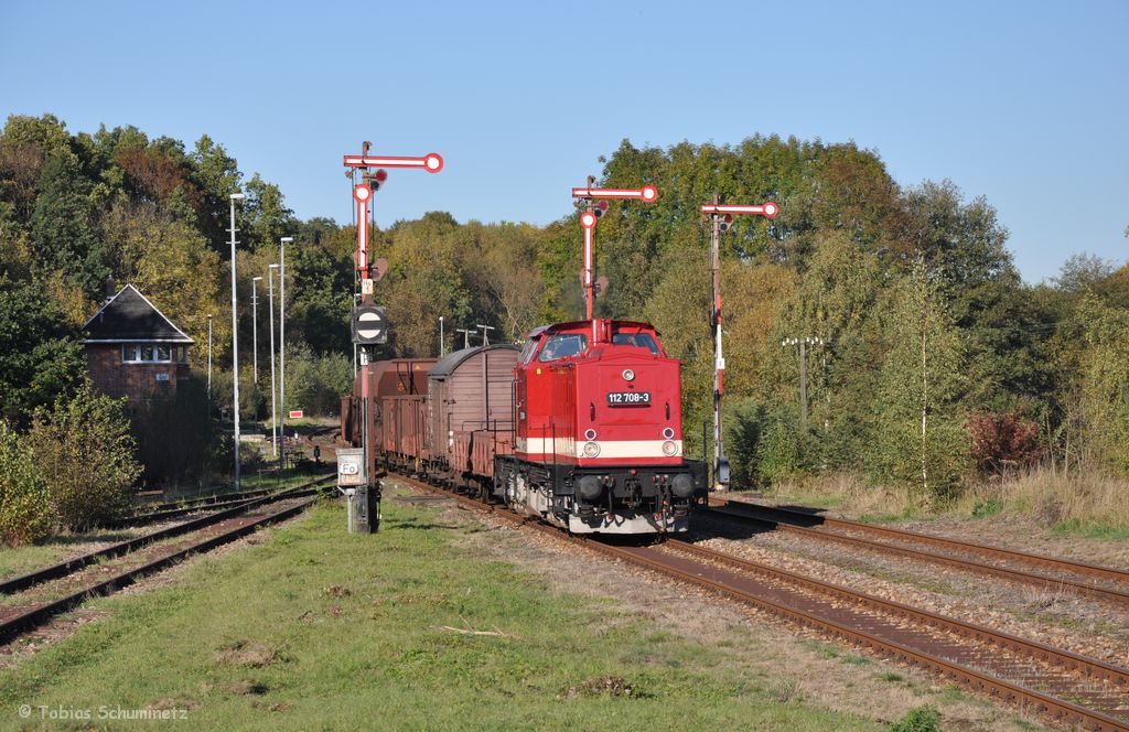 112 708 mit Fotogterzug am 16.10.2011 in Georgenthal.